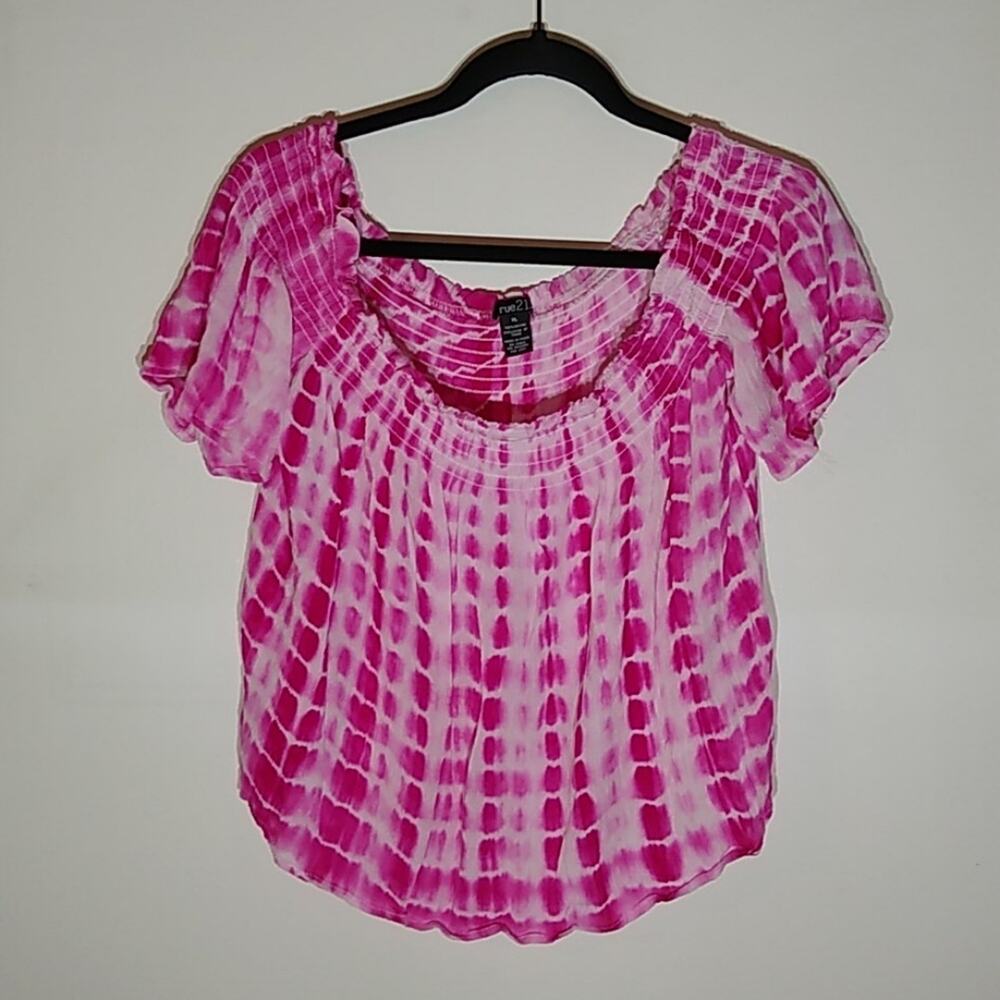 Rue 21 Junior pink tie dye crop top. Size XL Summer fun.